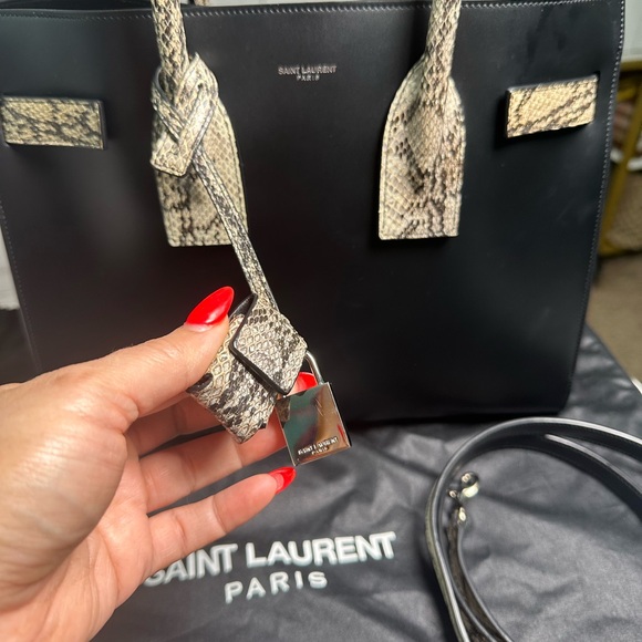 🚫SOLD 🚫 Saint Laurent Python Trimmed Sac De Jour Tote - Picture 4 of 15